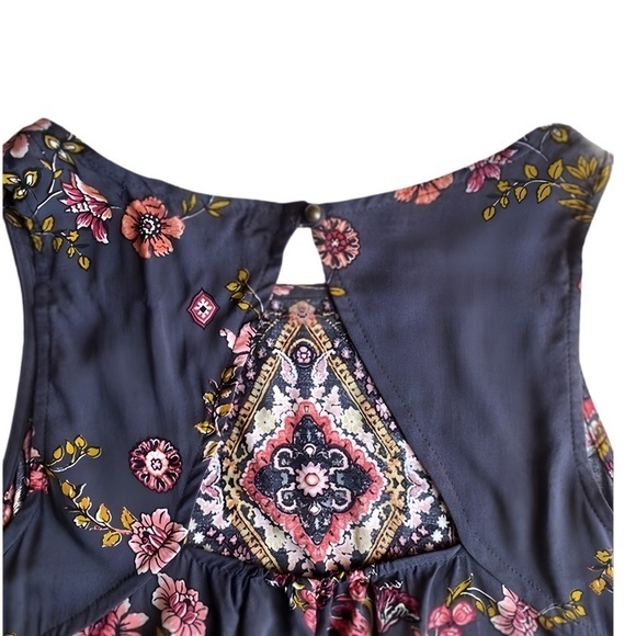 Chic & Comfortable:NWT Printed Sleeveless Tunic for Stylish Women in Grey Medium - Picture 5 of 5